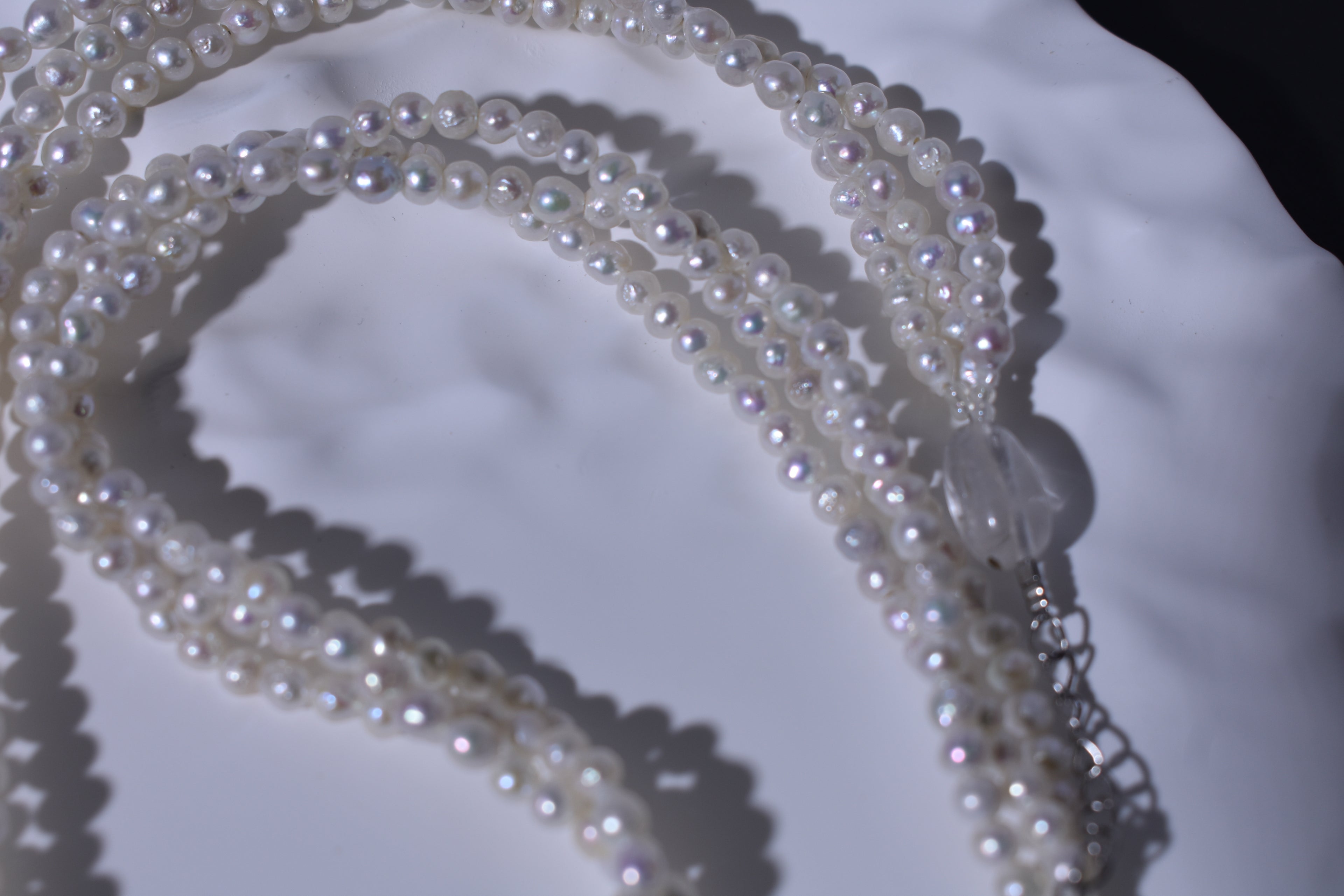 “Layered Baroque Pearl Necklace – Natural Texture & Timeless Elegance”）