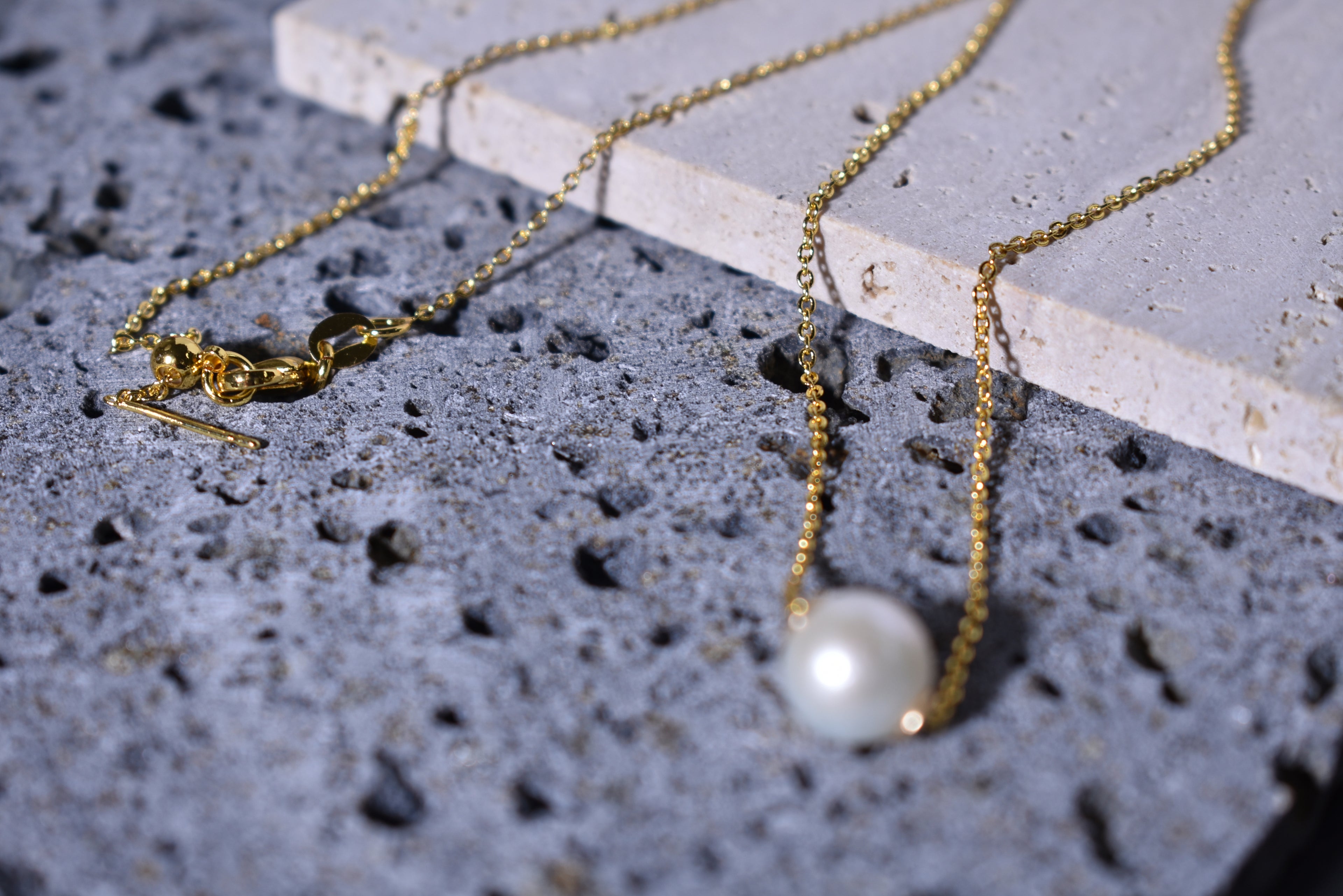 “Single Pearl Pendant Necklace”