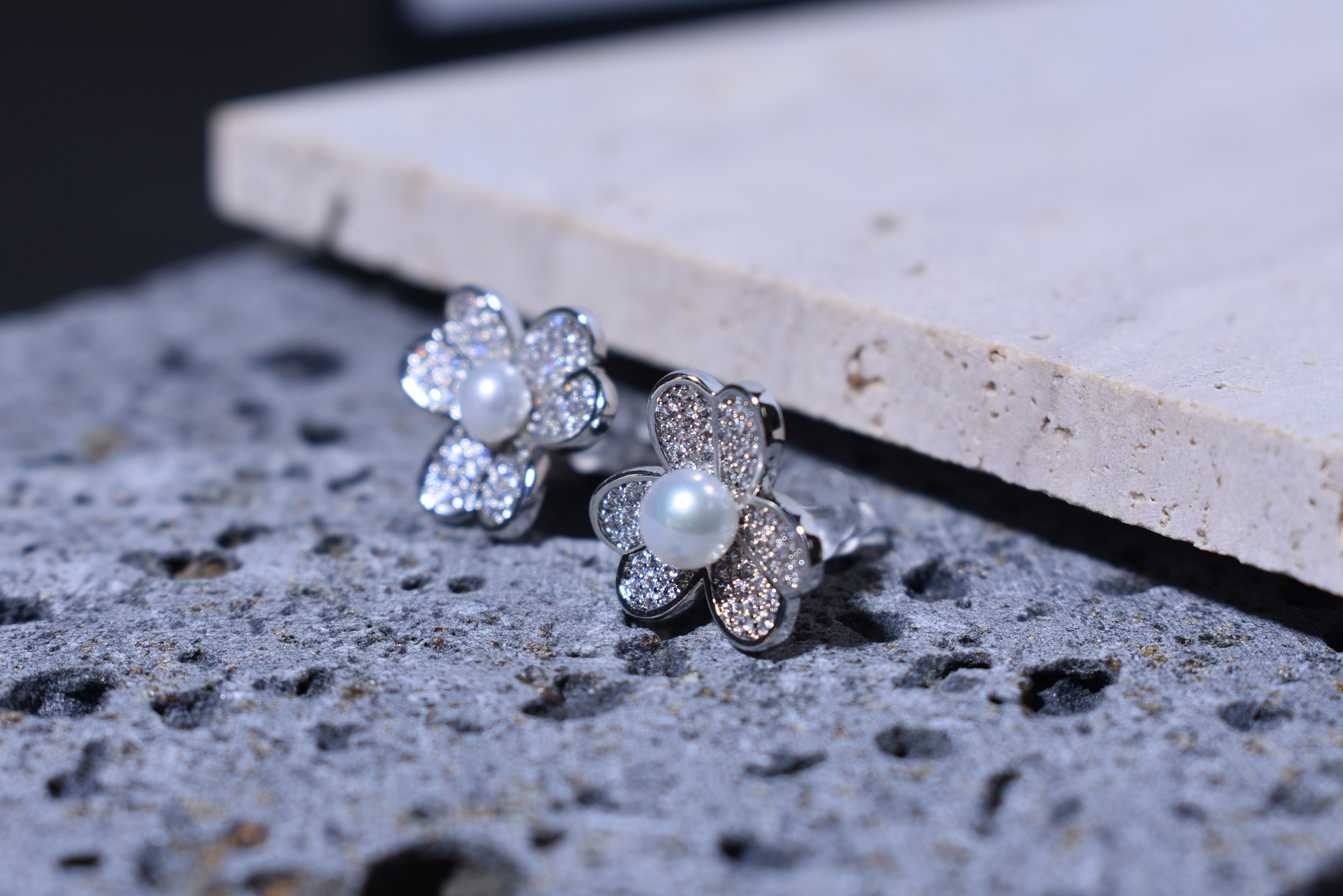 Clover Pearl Stud Earrings